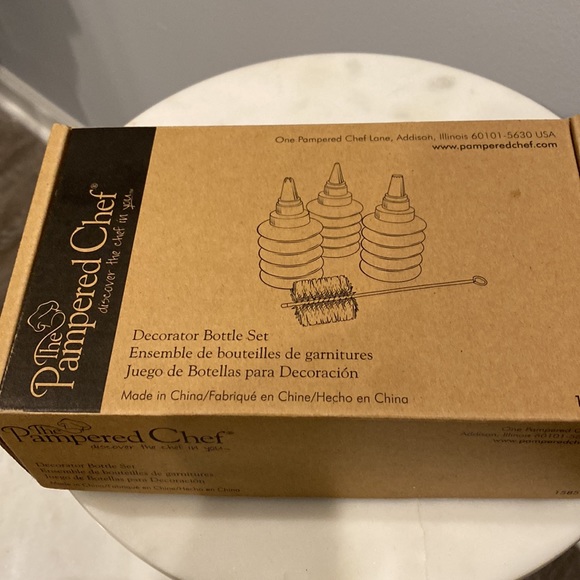 Pampered Chef Decorator bottle Set New in Box - Picture 3 of 3